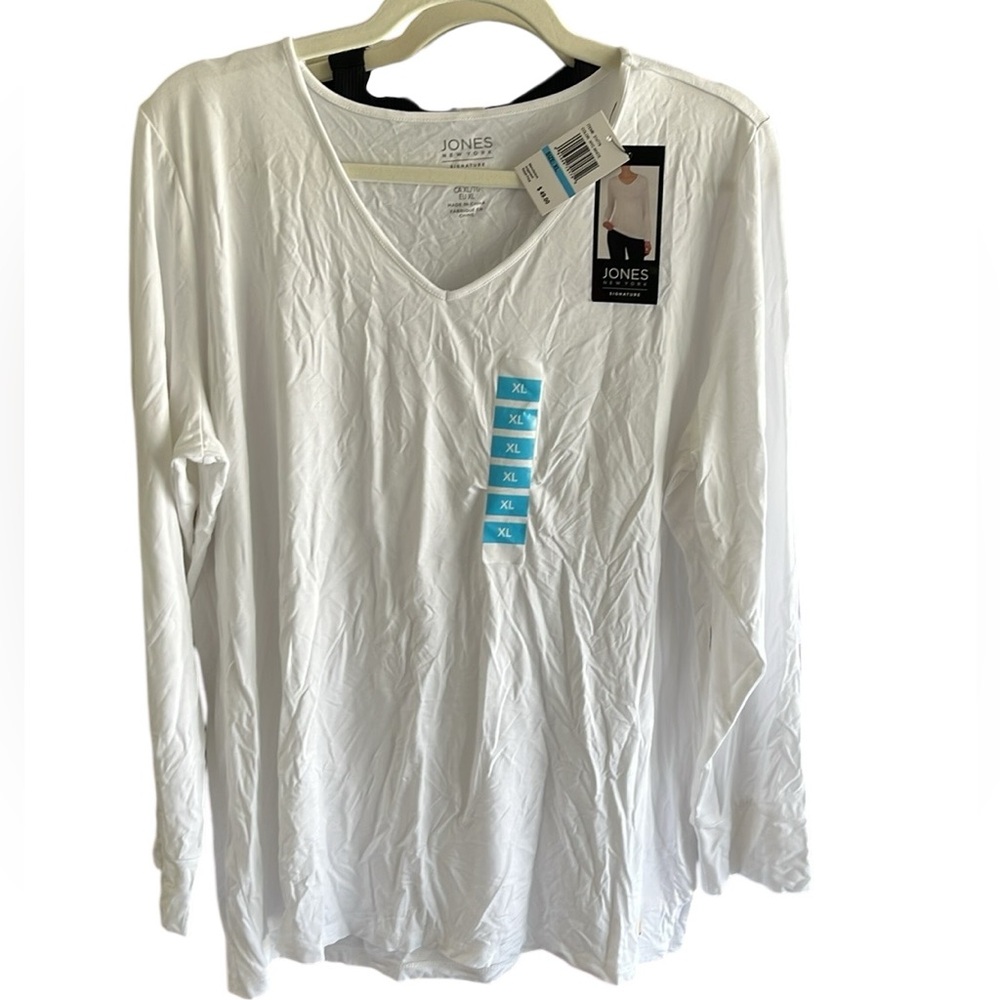 #2940 NWT Jones New York Signature White Top